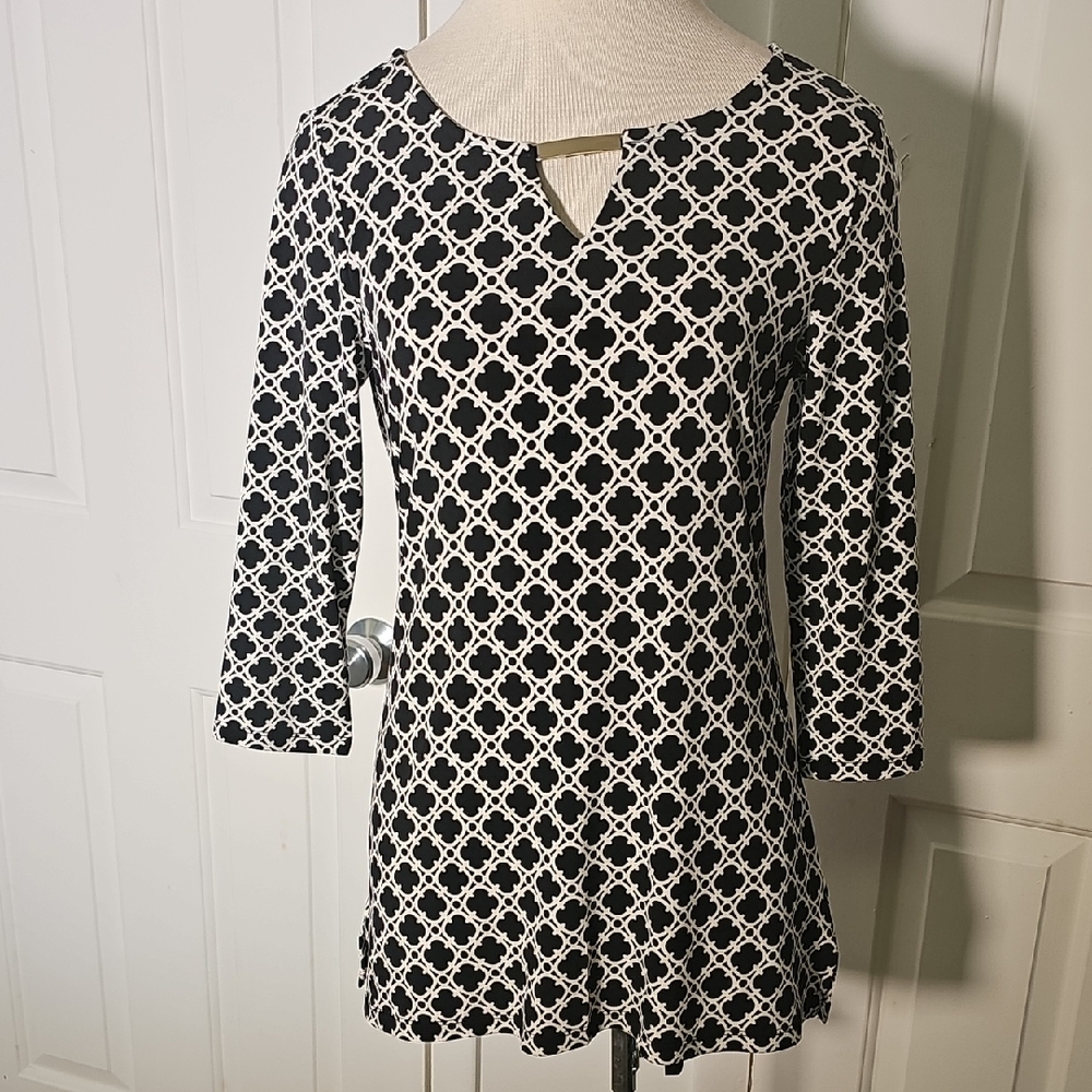 Charter Club Black and Whita‎ Geometric Print Top. 3/4 Sleeves. Size Small